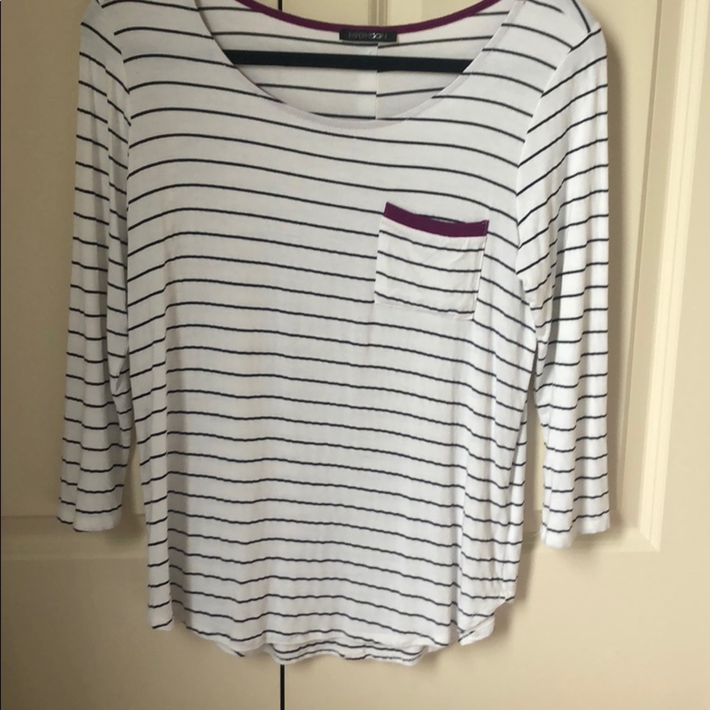 Black and white striped 3/4 sleeve tee size M